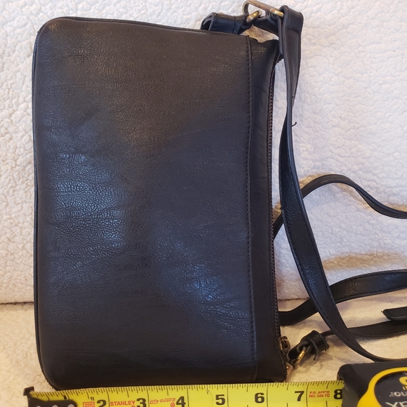 Textured Leather Black Crossbody by GH Bass & Co - Picture 5 of 9